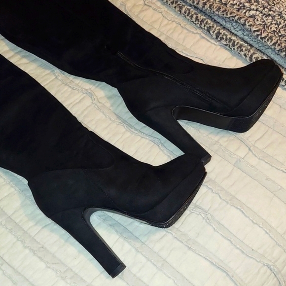 Knee-high Suede Boots 👢🖤 - Picture 2 of 4